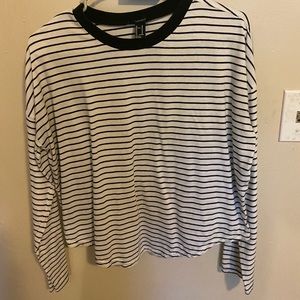 Striped long sleeve cropped top, super cute